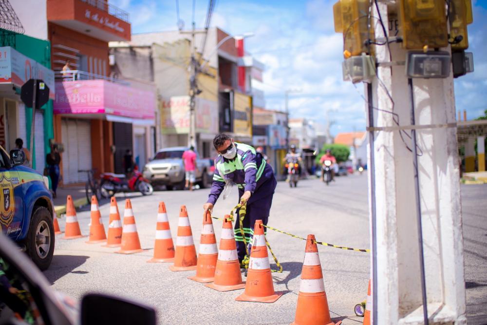 Morada Nova começa a fechar ruas para evitar fluxo de pessoas